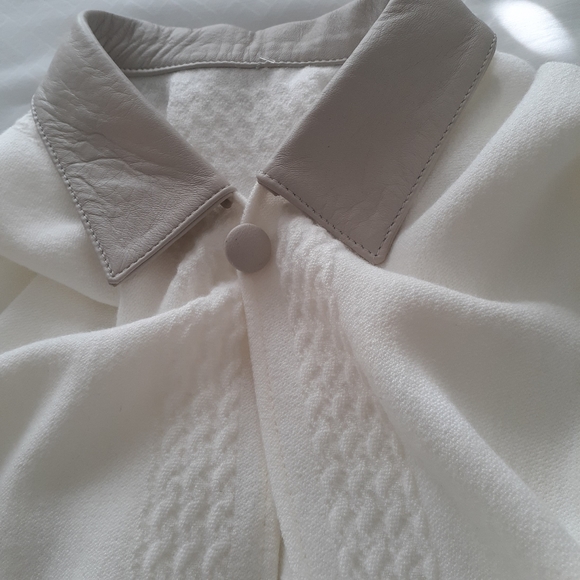 Cream Poncho - Picture 3 of 4